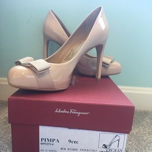 Salvatore Ferragamo Cream pumps
